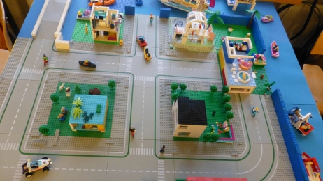 Januar-Projektwoche 2019: B.Y.O.LEGOs - Hier als Beispiel das \Bonzenviertel\...